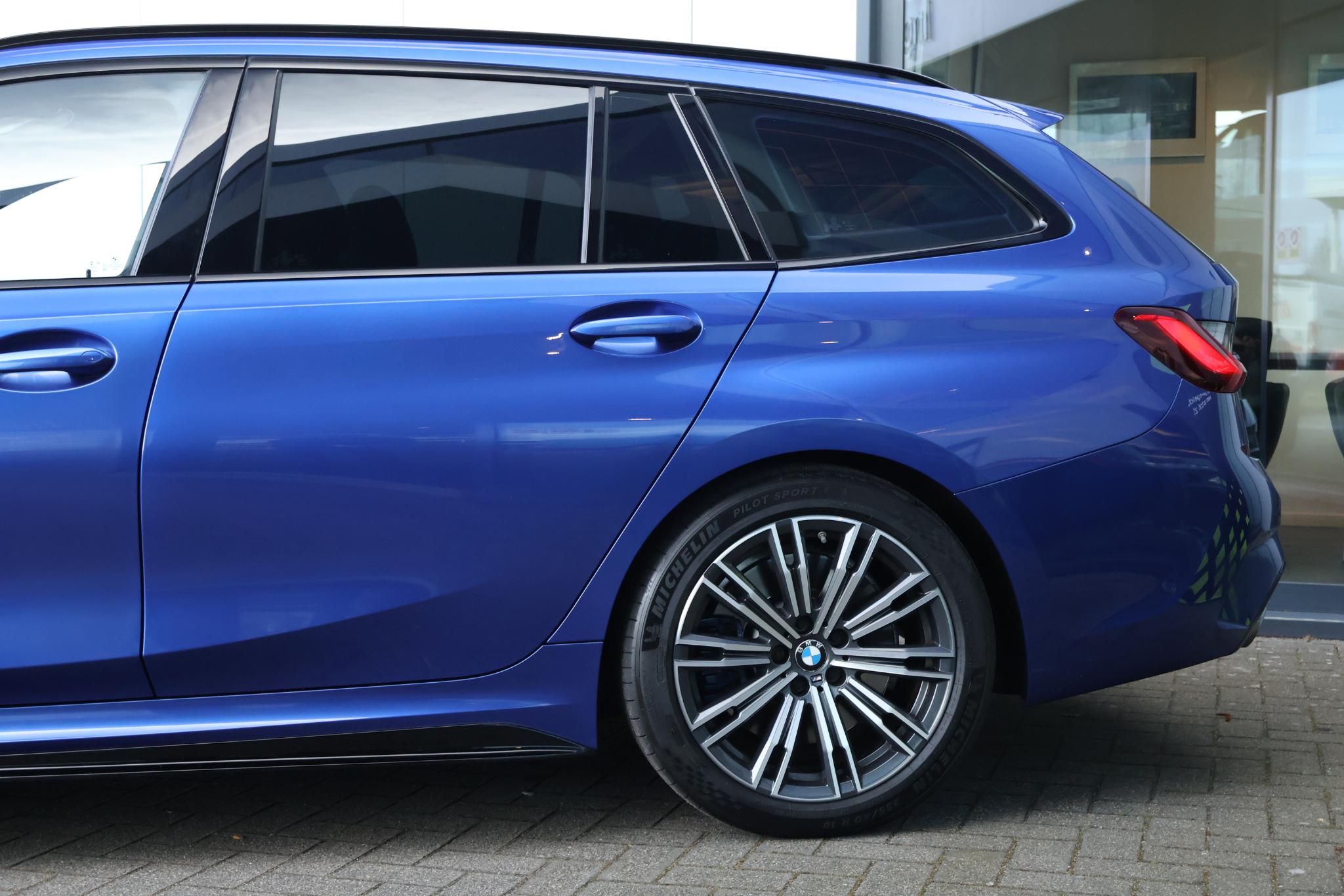 BMW 3 Serie Touring 330i High Executive - Bild 5