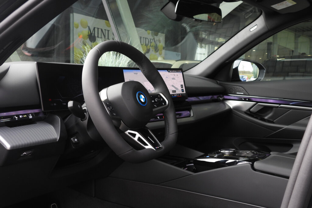 BMW i5 13