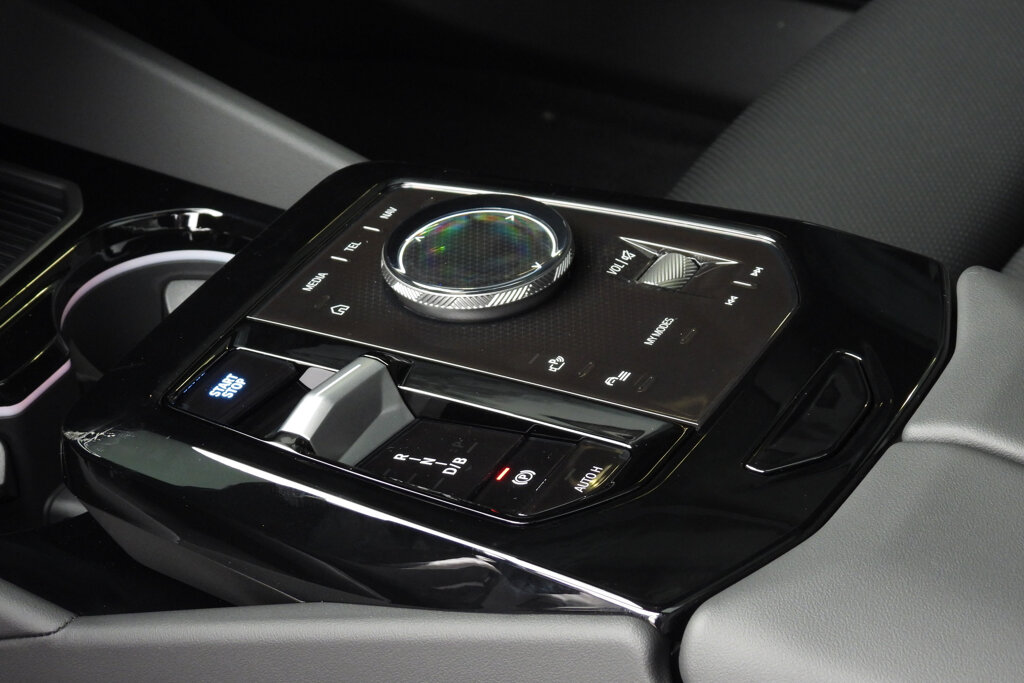BMW i5 16