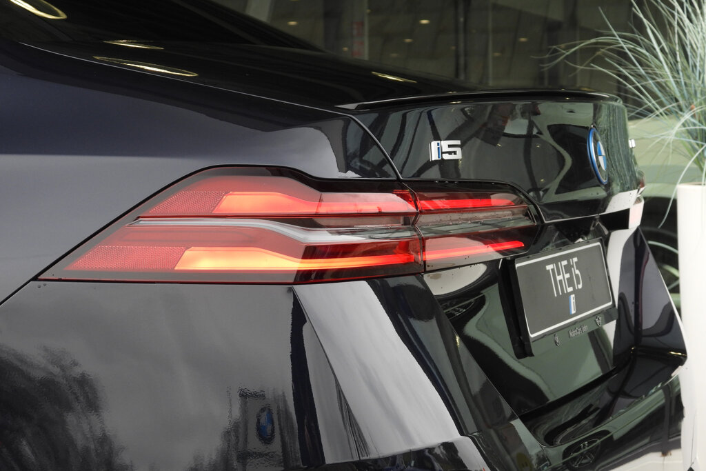 BMW i5 26