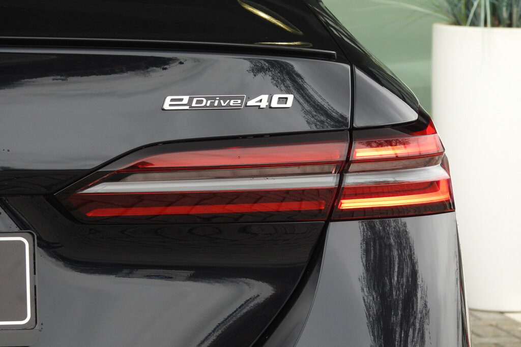 BMW i5 29
