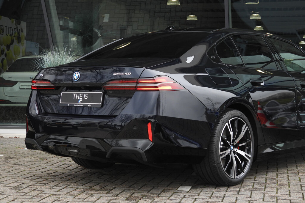 BMW i5 30