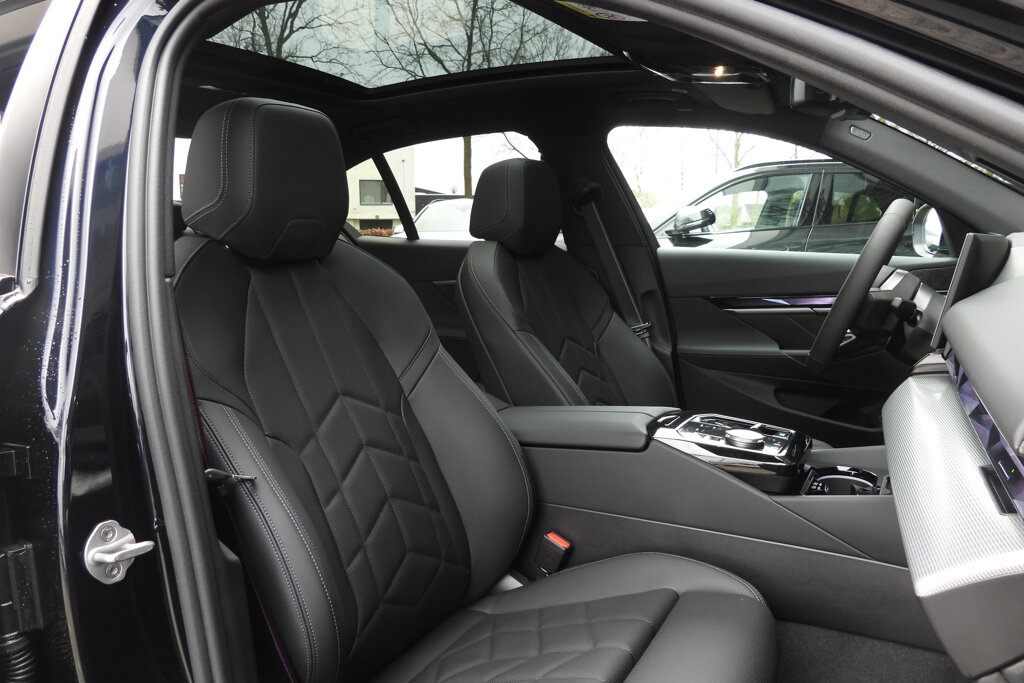 BMW i5 33