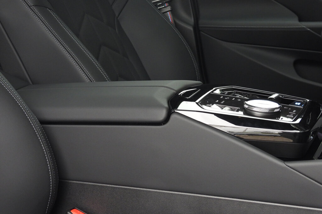 BMW i5 34
