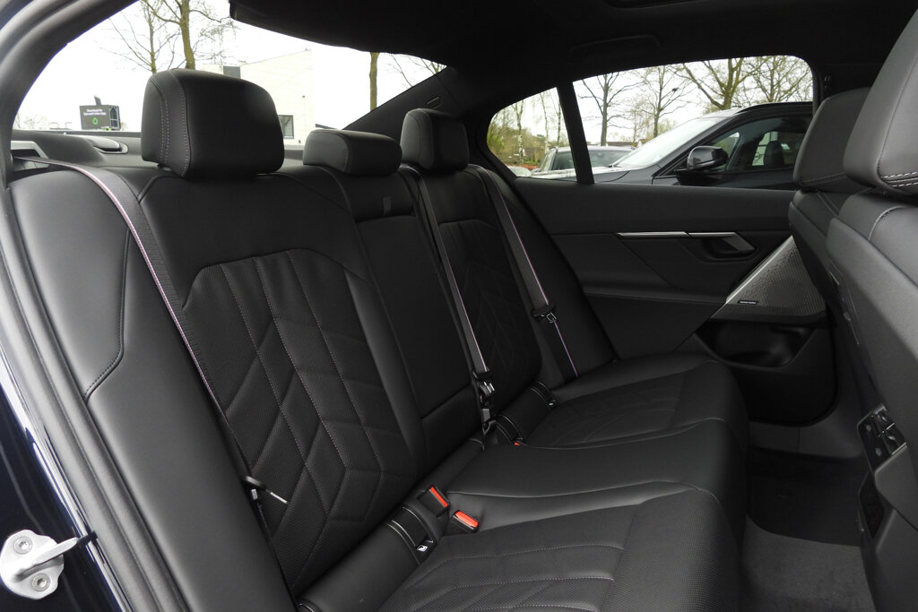 BMW i5 35