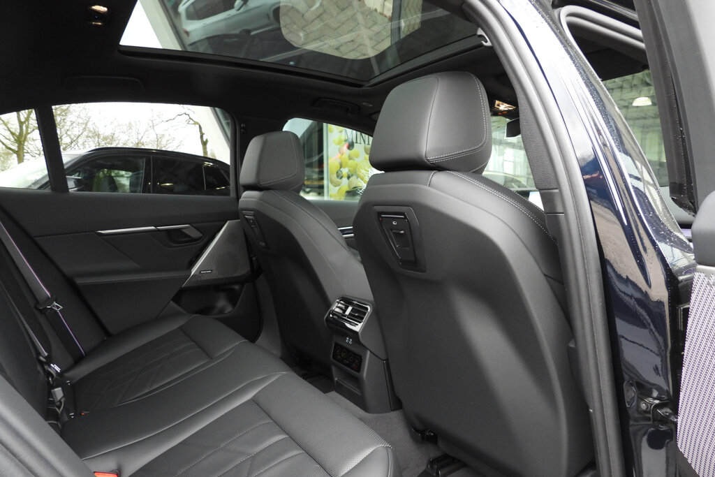 BMW i5 36