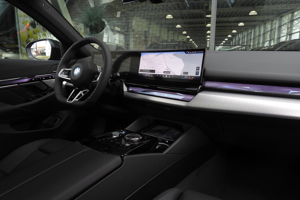 BMW i5 38