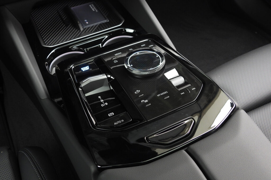 BMW i5 40