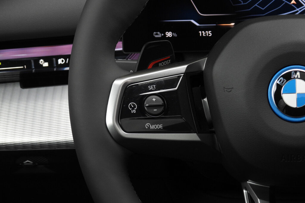 BMW i5 44