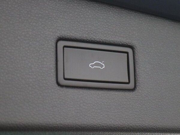 elektrisch bedienbare achterklep met sensorsturing