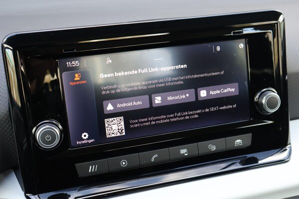 Apple Carplay/Android Auto Apple Carplay/Android Auto