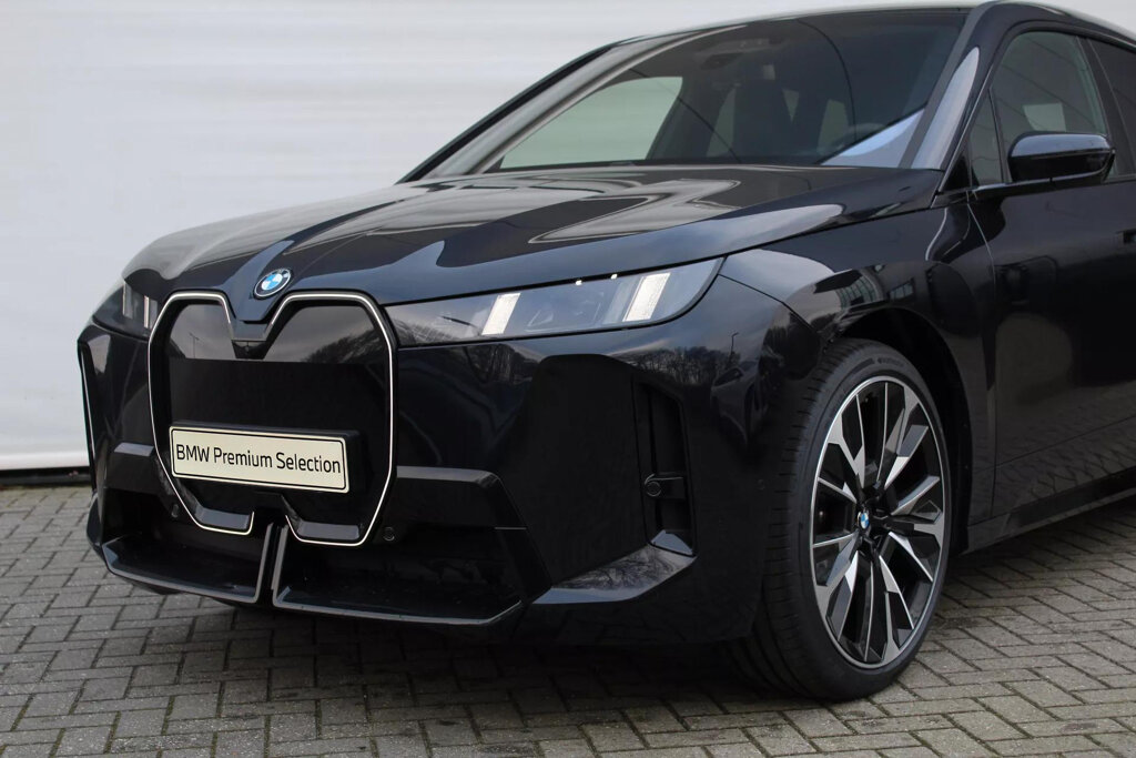 BMW iX 15