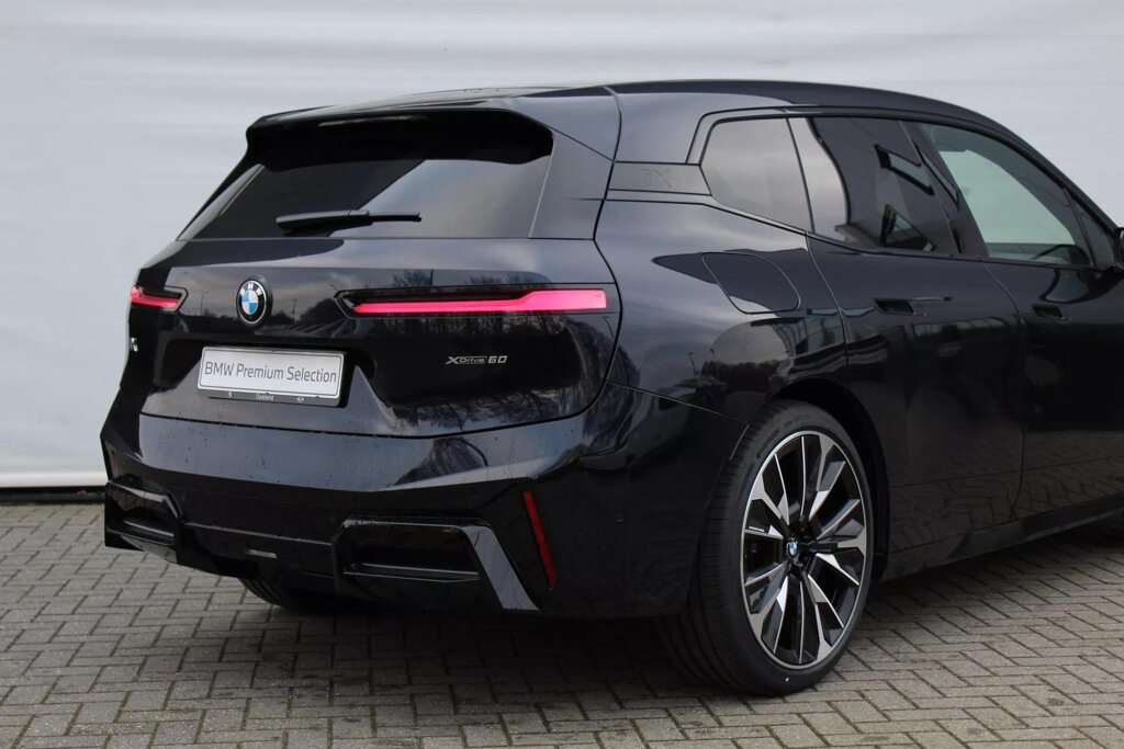 BMW iX 16