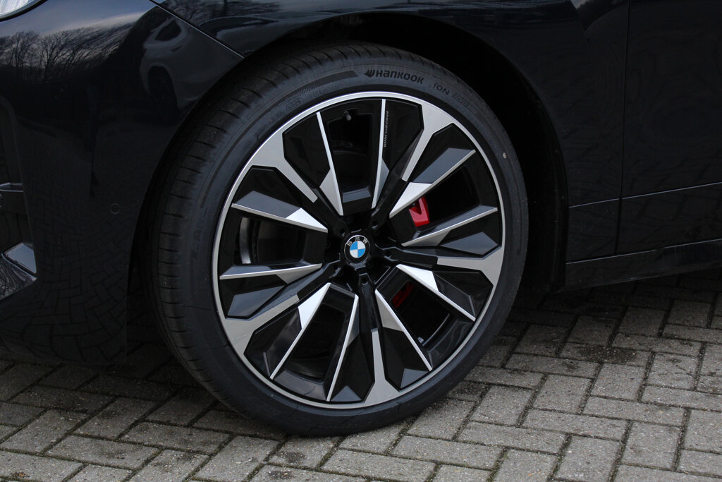 BMW iX 29