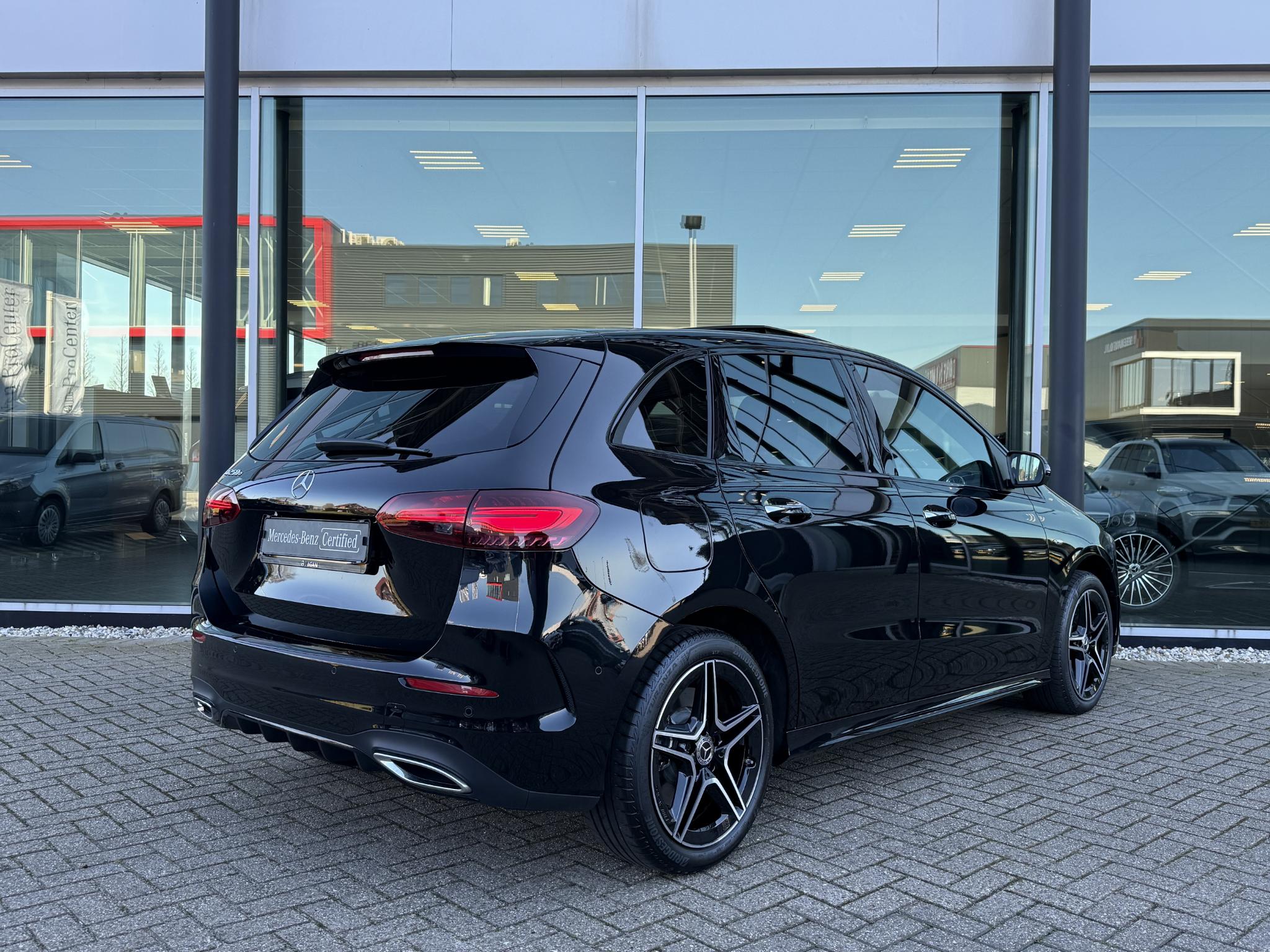 Mercedes-Benz B-Klasse 250 e Business Solution AMG - Afbeelding 2