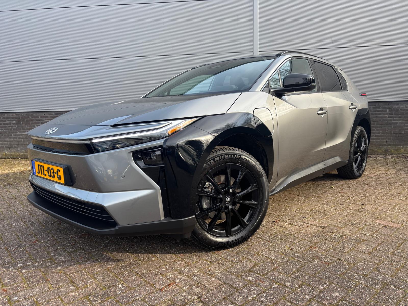 Toyota bZ4X Active Limited Edition 58 kWh 19 Inch LM velgen + All season banden