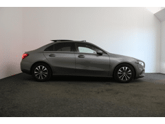 Mercedes-Benz A-Klasse 180 BERLINE *OPEN DAK*CAMERA SENSOREN*DAB*GPS*ZETELVERWARMING* - Afbeelding 3