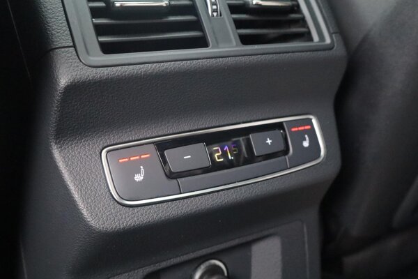 voorstoelen en achterbank verwarmd