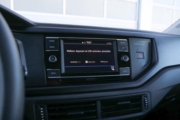 Apple Carplay/Android Auto Apple Carplay/Android Auto