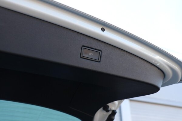 elektrisch bedienbare achterklep met sensorsturing