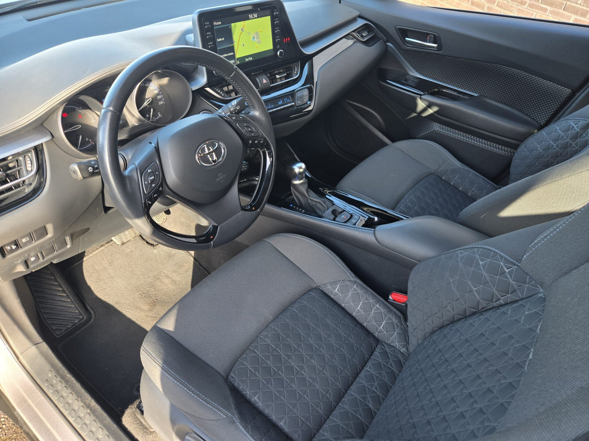 Toyota C-HR 1.8 Hybrid Dynamic - Afbeelding 4
