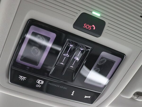 Panoramisch glazen schuif en kantel dak