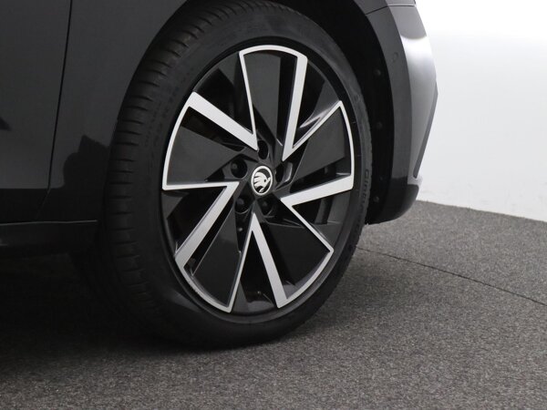 Lichtmetalen velgen 18" Vega Aero zwart met banden 225/45 R18 Lichtmetalen velgen 18" Vega Aero zwart met banden 225/45 R18