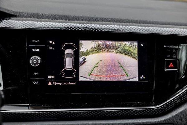 Achteruitrijcamera (Rear View) Achteruitrijcamera (Rear View)