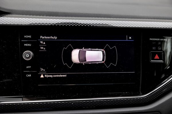 Parkeersensoren voor en achter (Park Distance Control) Parkeersensoren voor en achter (Park Distance Control)