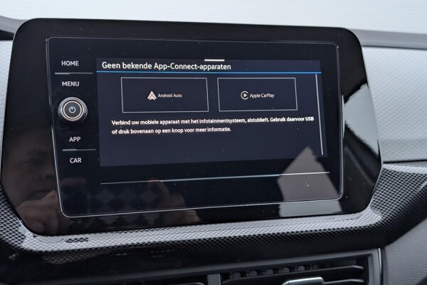 Apple Carplay/Android Auto Apple Carplay/Android Auto