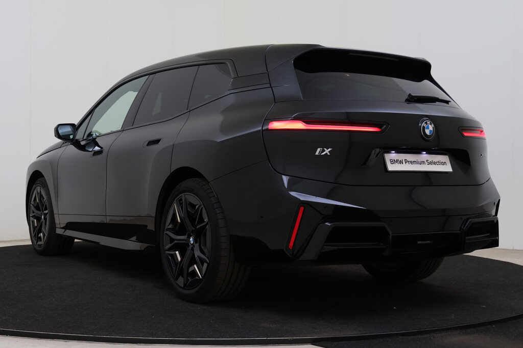 BMW iX 15