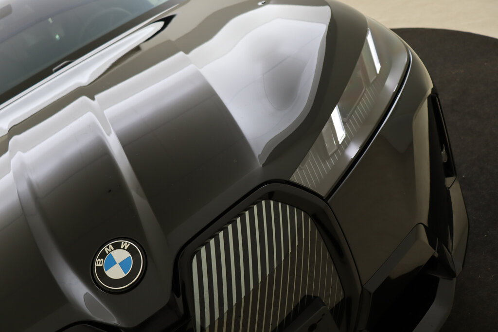 BMW iX 66
