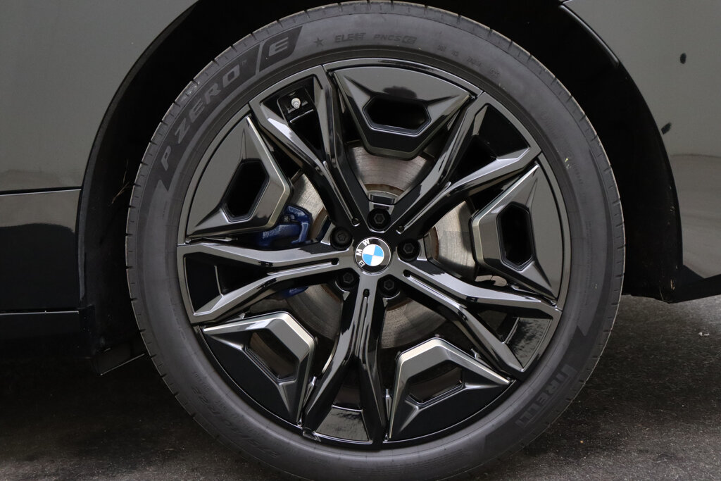 BMW iX 71