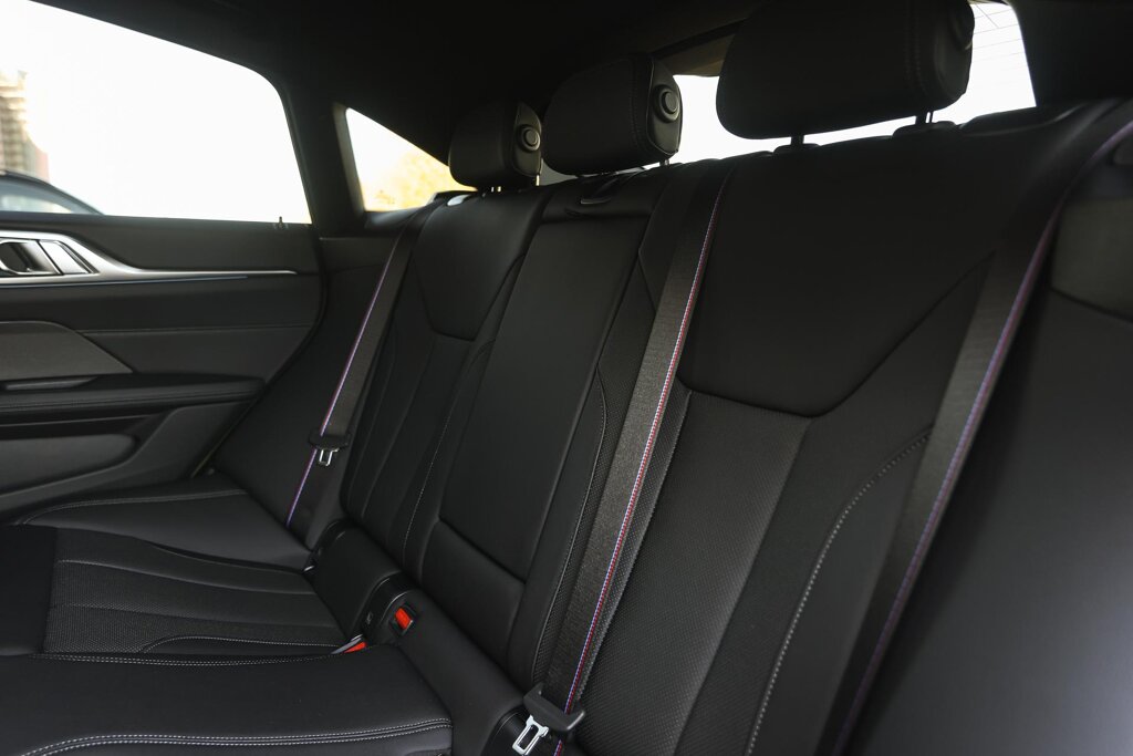 BMW i4 12