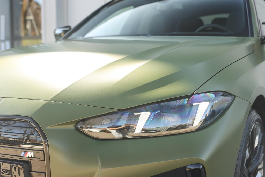 BMW i4 26