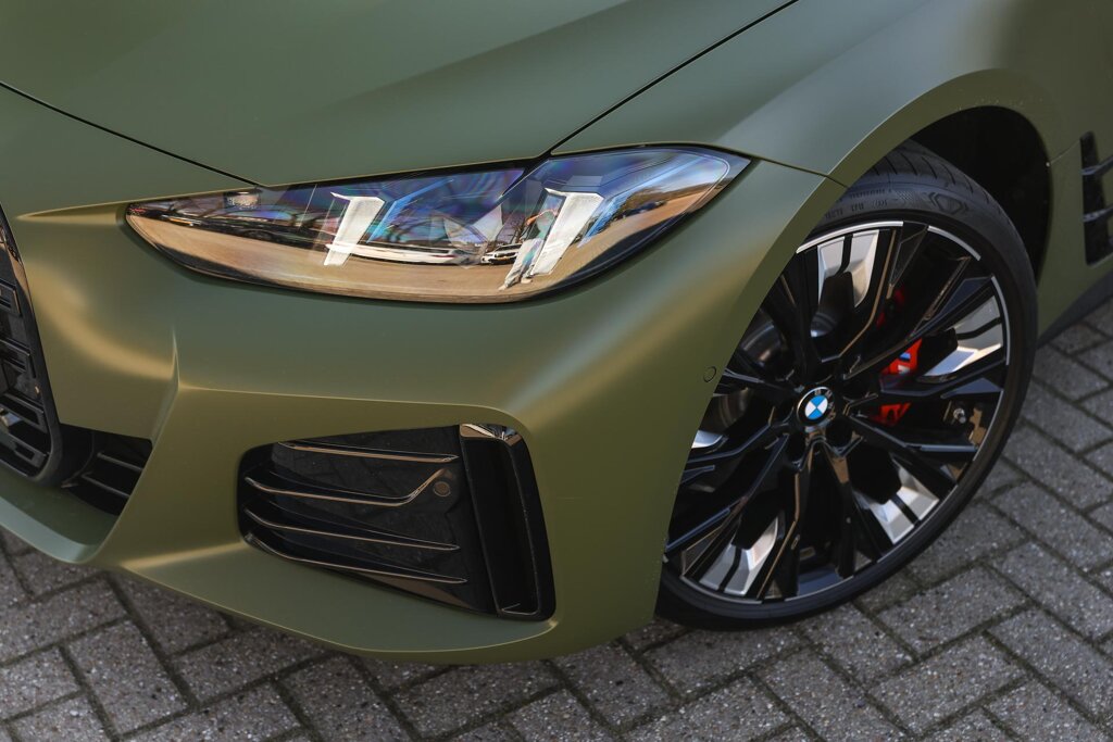 BMW i4 27