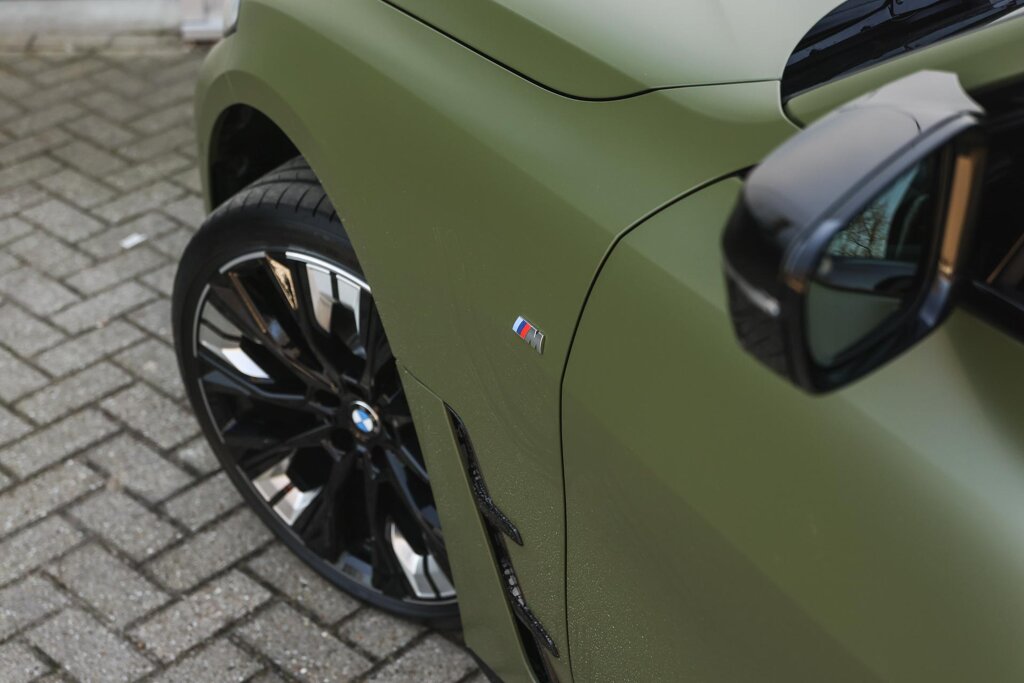 BMW i4 28