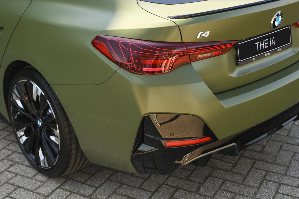 BMW i4 30
