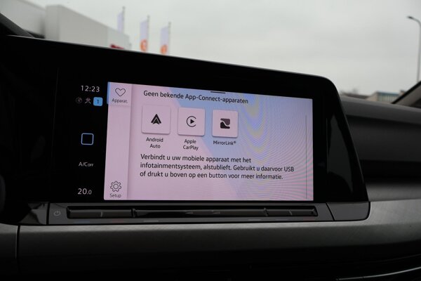 Apple Carplay/Android Auto Apple Carplay/Android Auto