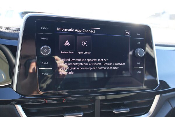 Apple Carplay/Android Auto Apple Carplay/Android Auto