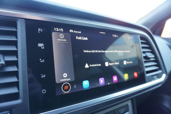 Apple Carplay/Android Auto Apple Carplay/Android Auto