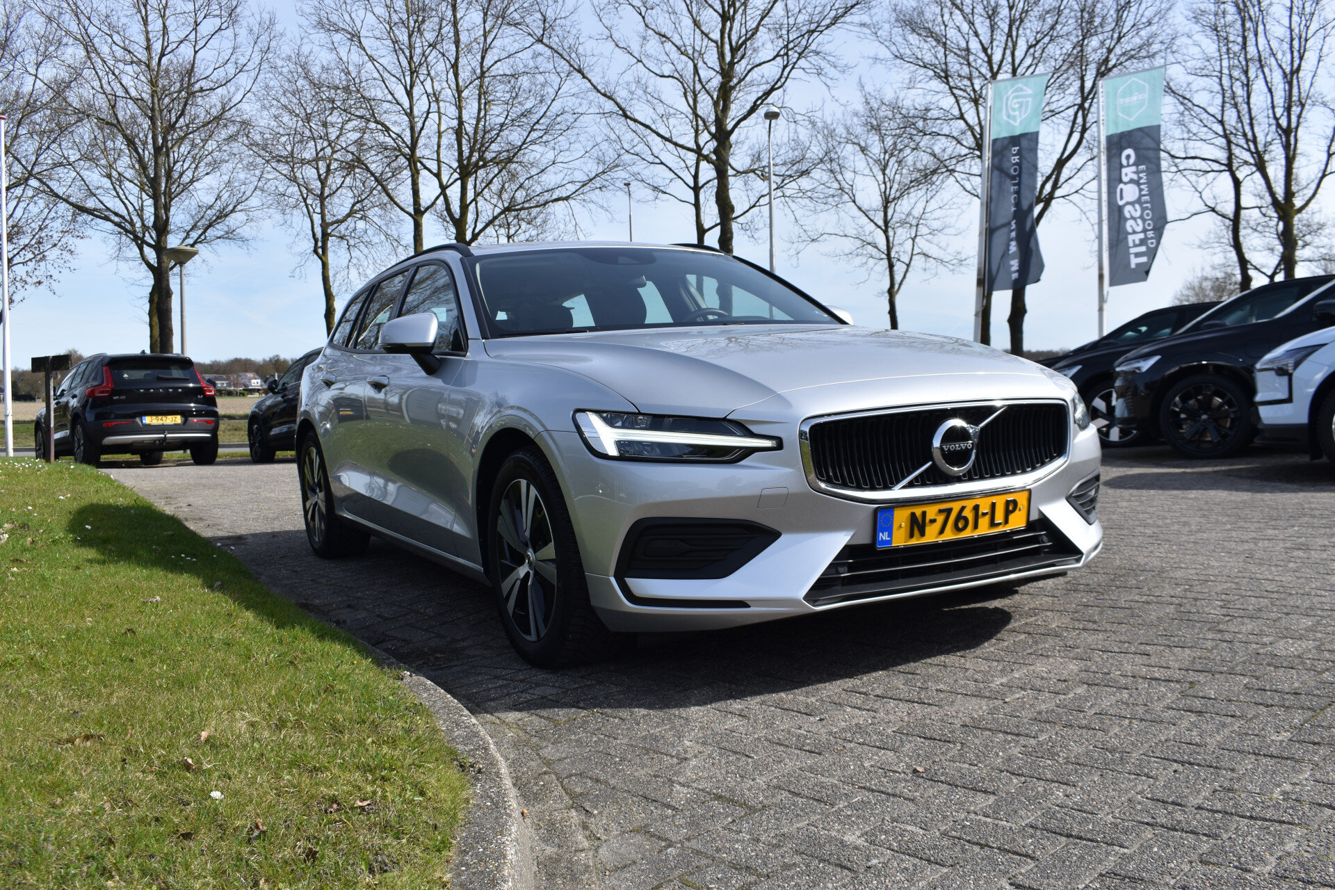 Volvo V60 B3 177PK Automaat Momentum Advantage - Afbeelding 2