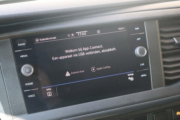 Apple Carplay/Android Auto Apple Carplay/Android Auto