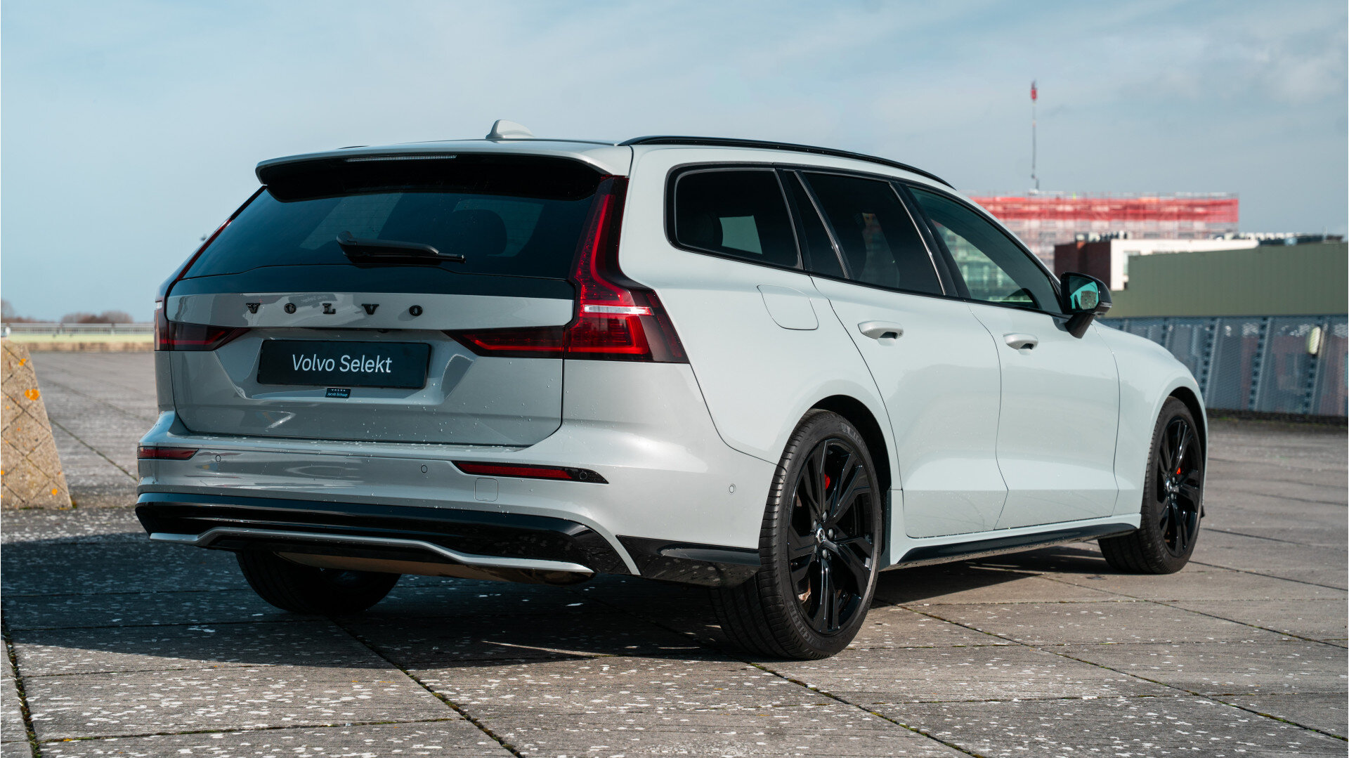 Volvo V60 2.0 T8 Plug-in hybrid AWD Plus Dark - Afbeelding 2