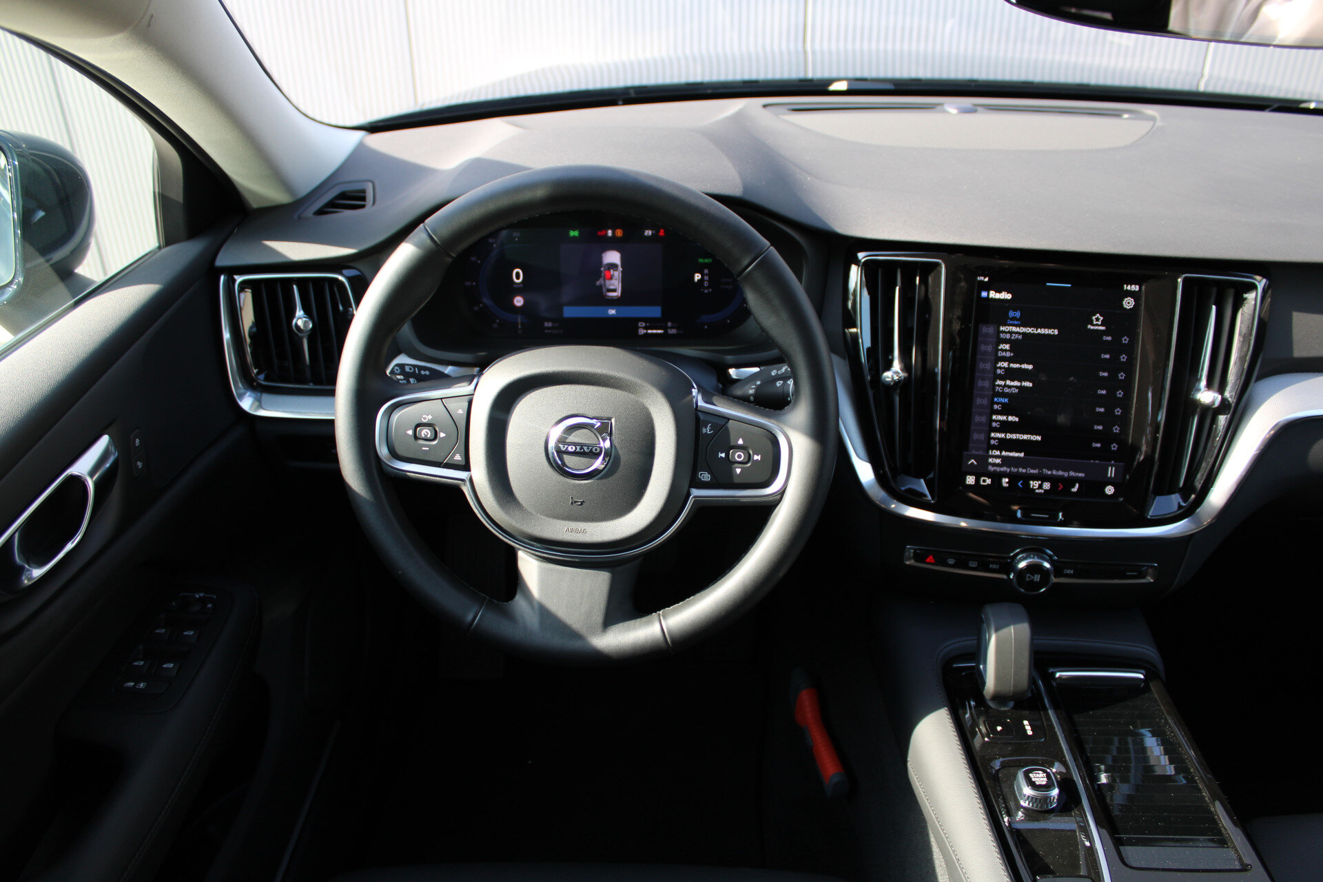 Volvo V60 T6 Plug-in hybrid AWD Essential Bright - Afbeelding 2