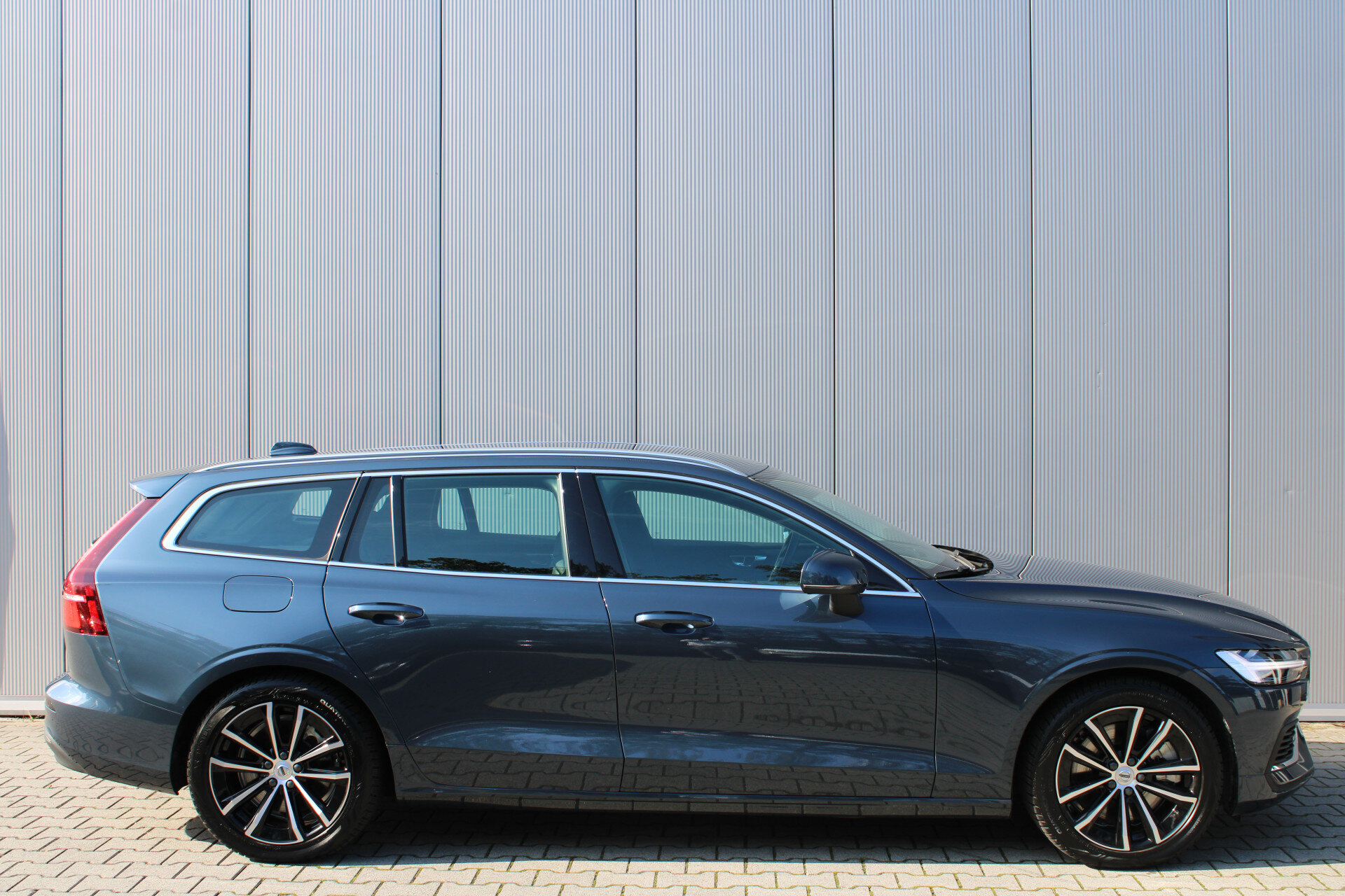 Volvo V60 T6 Plug-in hybrid AWD Essential Bright - Afbeelding 3