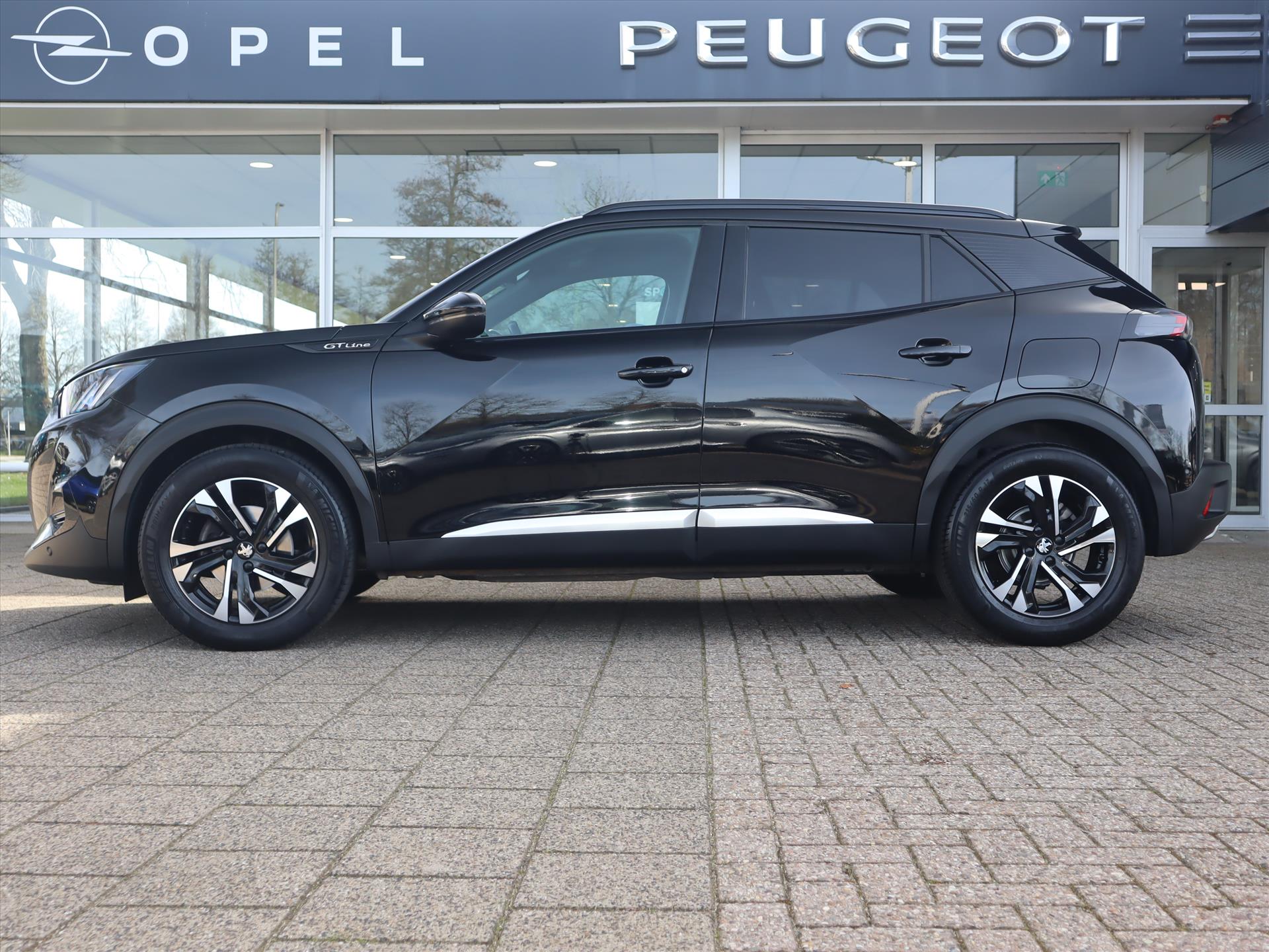 Peugeot 2008 SUV GT-Line Puretech 130PK EAT8 Aut., Rijklaarprijs, Navigatie DAB+ Trekhaak Camera Full LED - Afbeelding 2