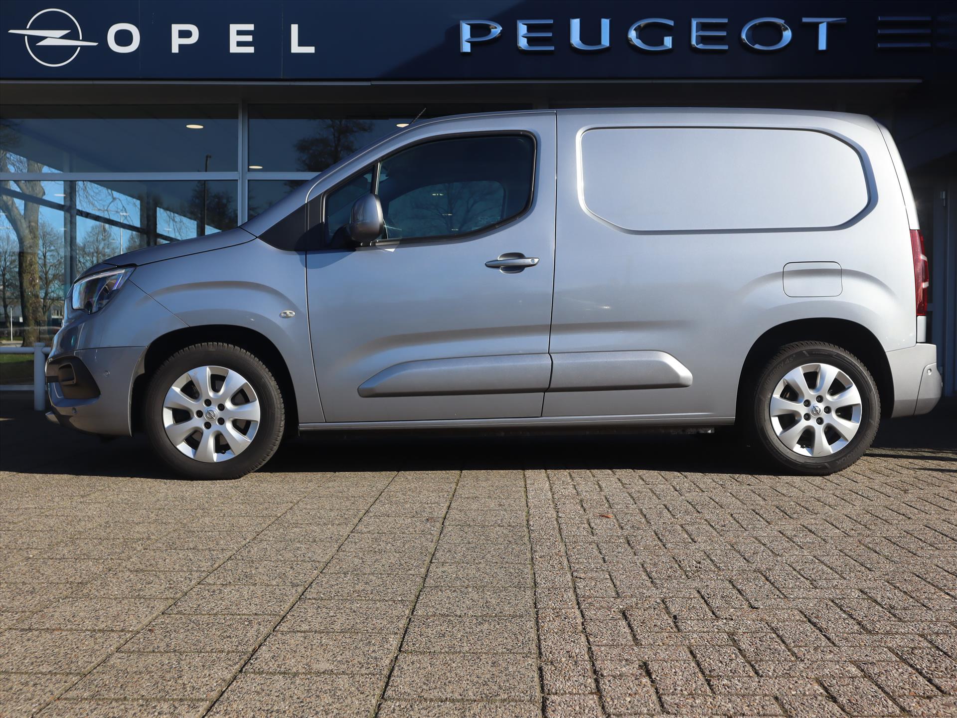 Opel Combo Cargo GB L1H1 BlueHDi 131pk S/S AT8 Automaat, Rijklaarprijs, Navigatie Camera Dodehoekbewaking LED DAB - Afbeelding 2