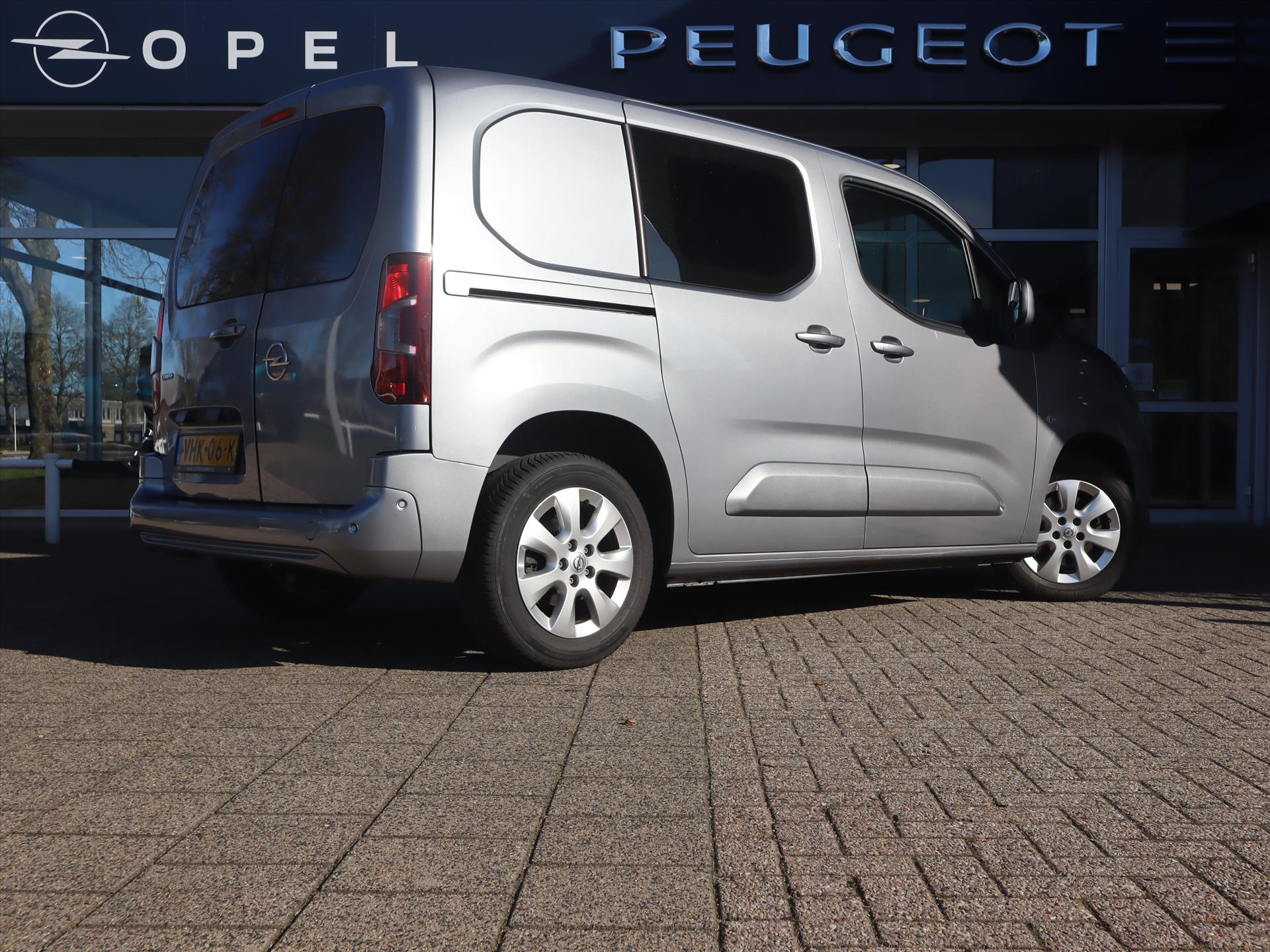 Opel Combo Cargo GB L1H1 BlueHDi 131pk S/S AT8 Automaat, Rijklaarprijs, Navigatie Camera Dodehoekbewaking LED DAB - Afbeelding 4