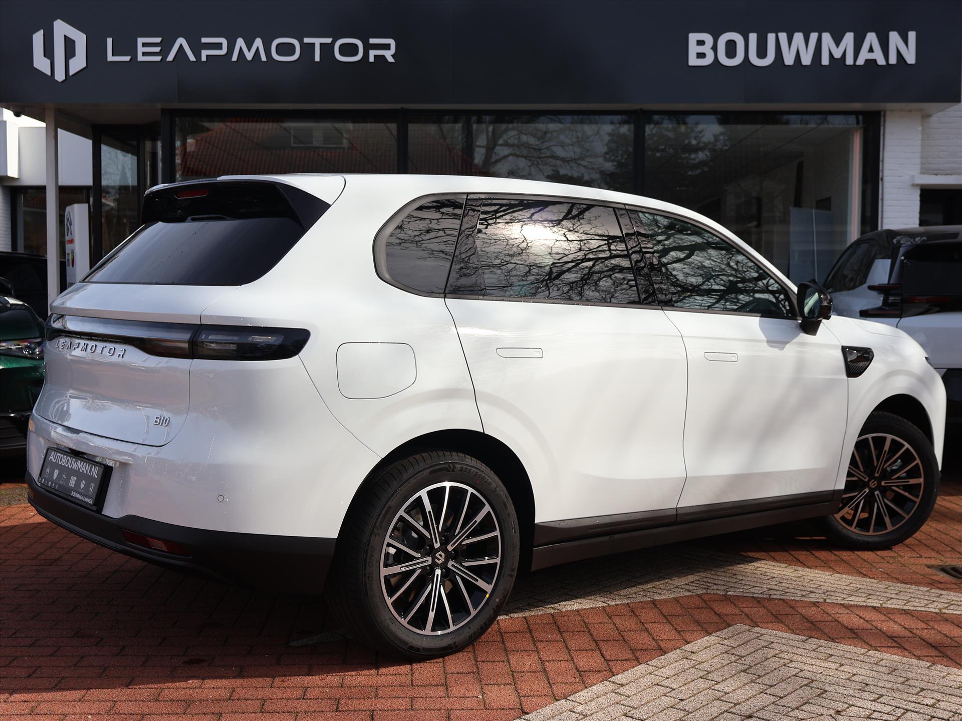Leapmotor B10 EV 67,1 kWh 218PK Design ProMax, Rijklaarprijs | NIEUW | Panoramadak | Navigatie | Camera | Adaptieve Cruise Control - Afbeelding 5